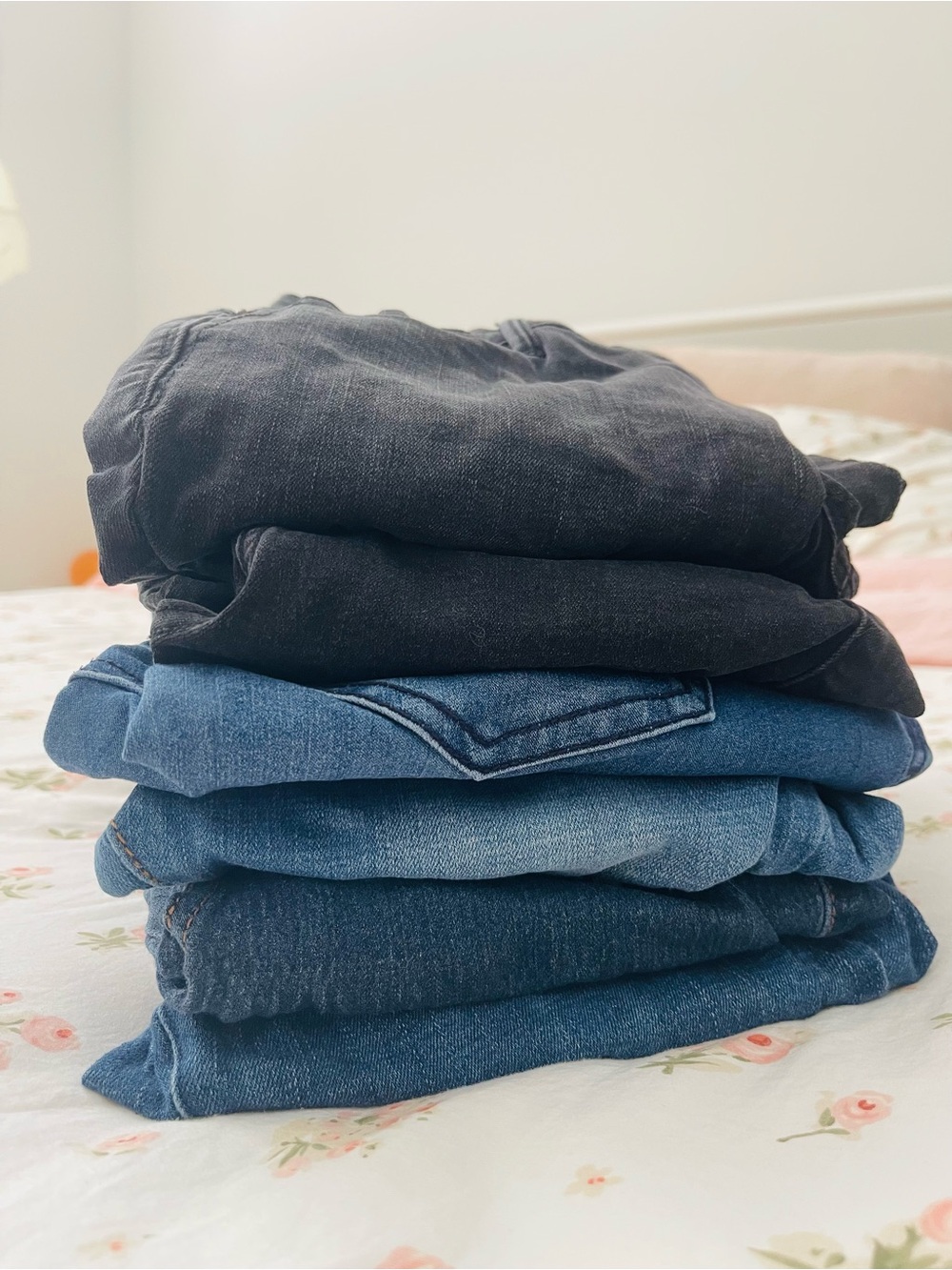Lot of 6 Women’s Casual Jeans Stack - Black and Blue Denim